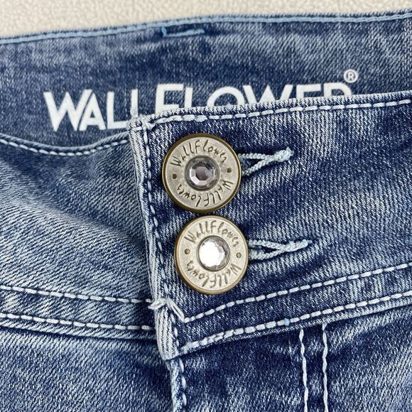 Wallflower Womens 9 Curvy Fit Distressed Denim Shorts Frayed Stretch Bling Boho - Picture 7 of 14